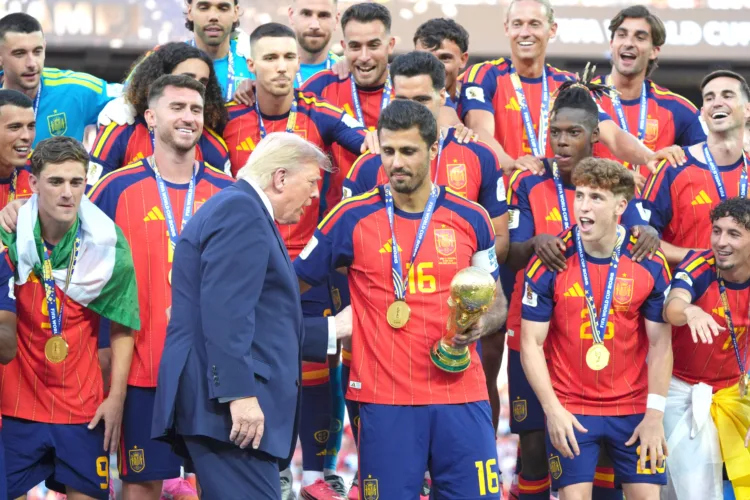 Spanish cheers, Messi's tears